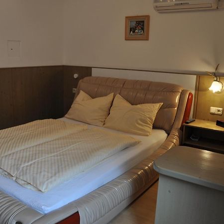 Pension Arkadenhof Лойперсдорф-бай-Фюрстенфельд Екстер'єр фото