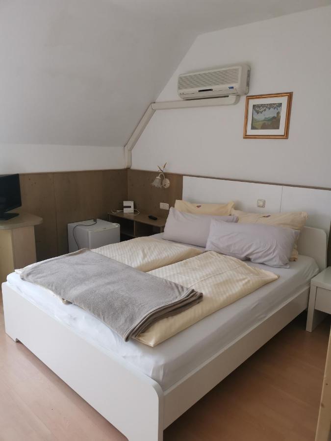 Pension Arkadenhof Лойперсдорф-бай-Фюрстенфельд Екстер'єр фото