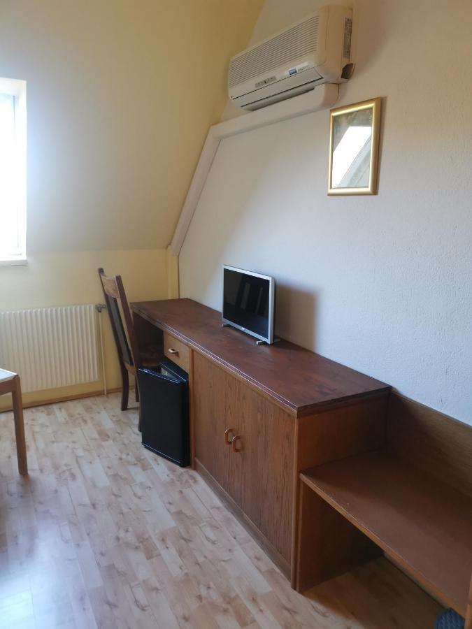 Pension Arkadenhof Лойперсдорф-бай-Фюрстенфельд Екстер'єр фото