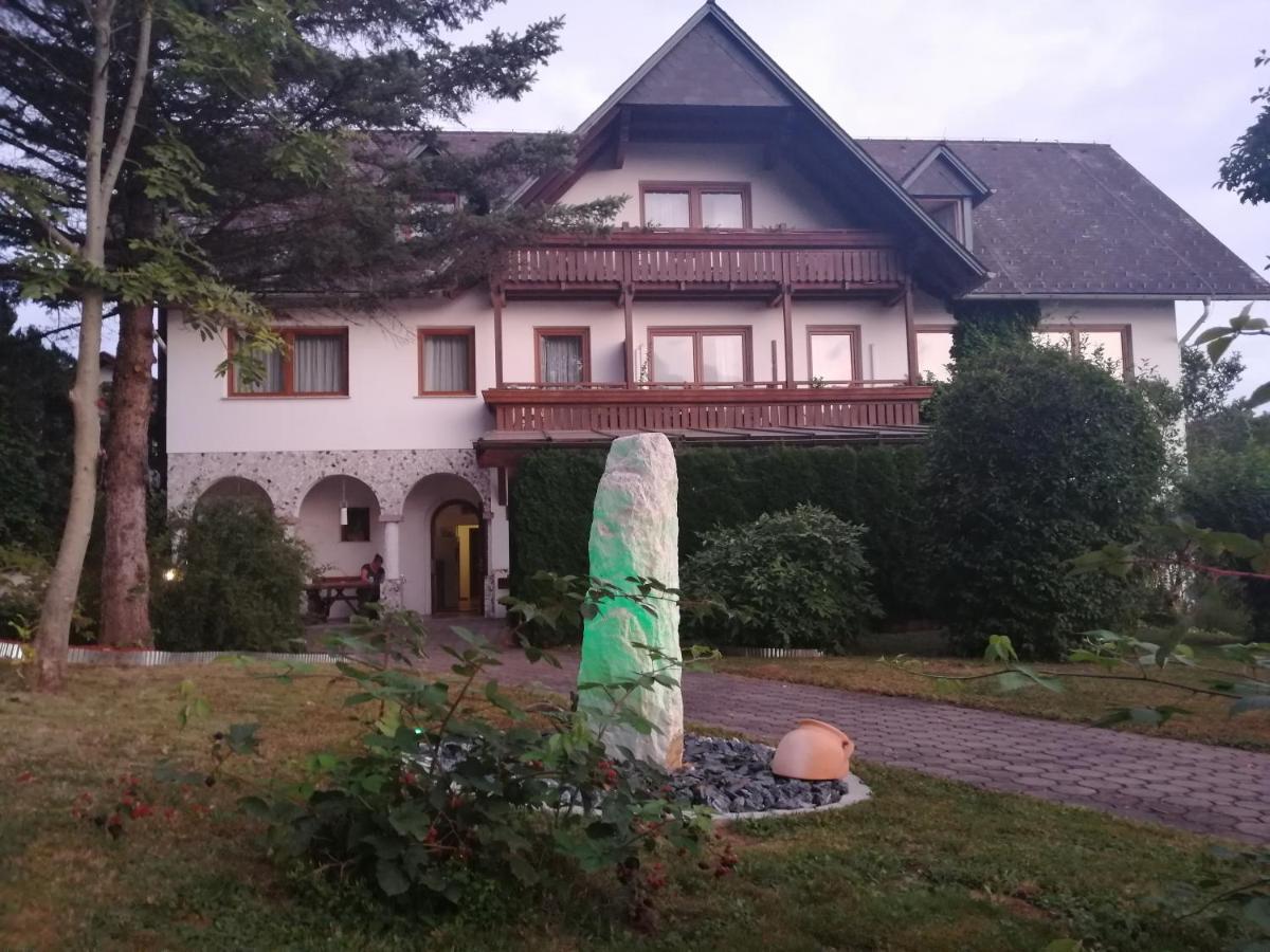 Pension Arkadenhof Лойперсдорф-бай-Фюрстенфельд Екстер'єр фото