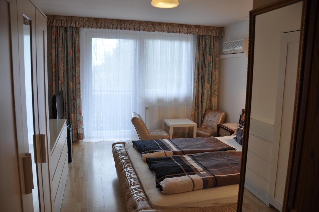 Pension Arkadenhof Лойперсдорф-бай-Фюрстенфельд Екстер'єр фото