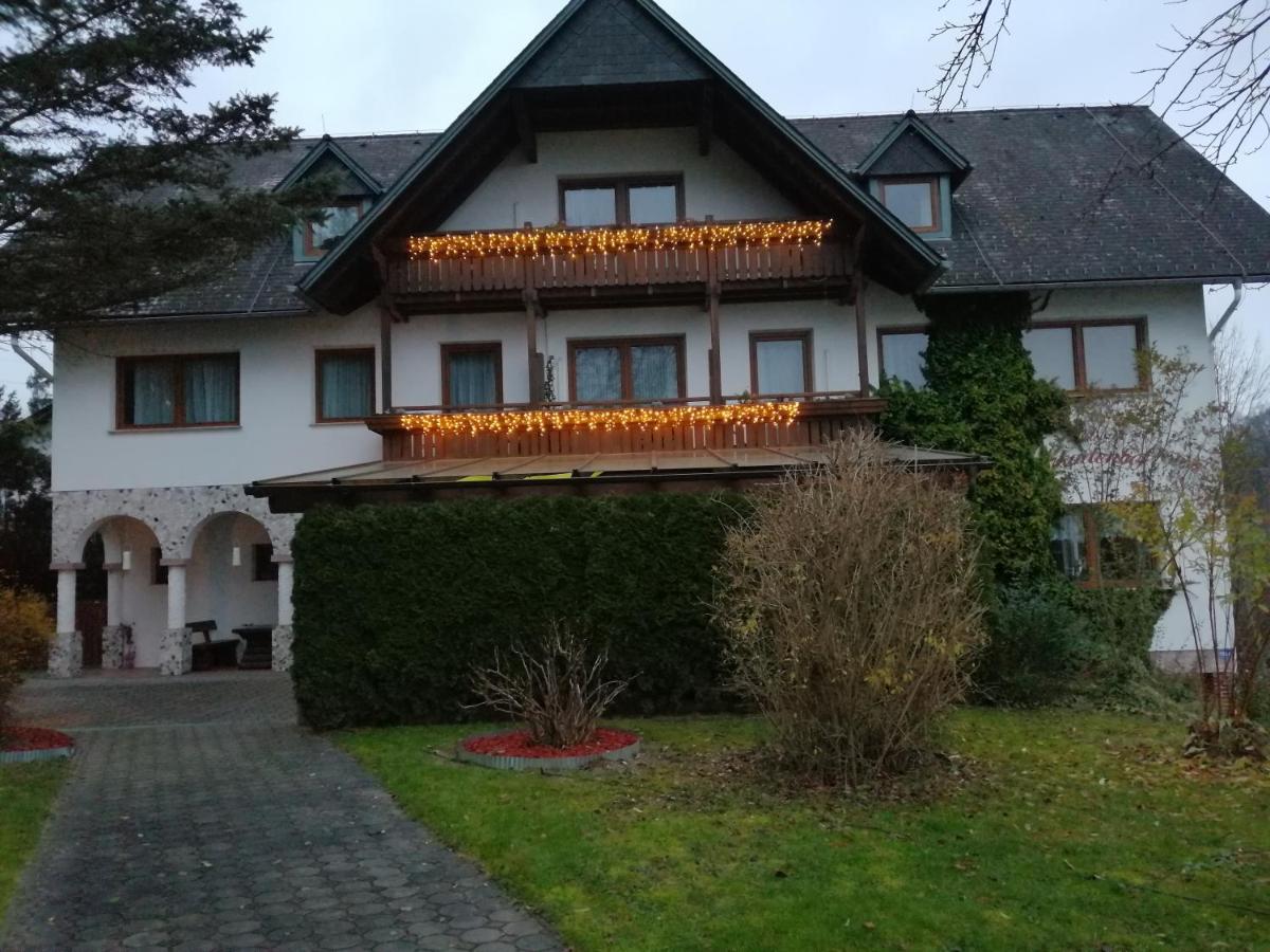 Pension Arkadenhof Лойперсдорф-бай-Фюрстенфельд Екстер'єр фото