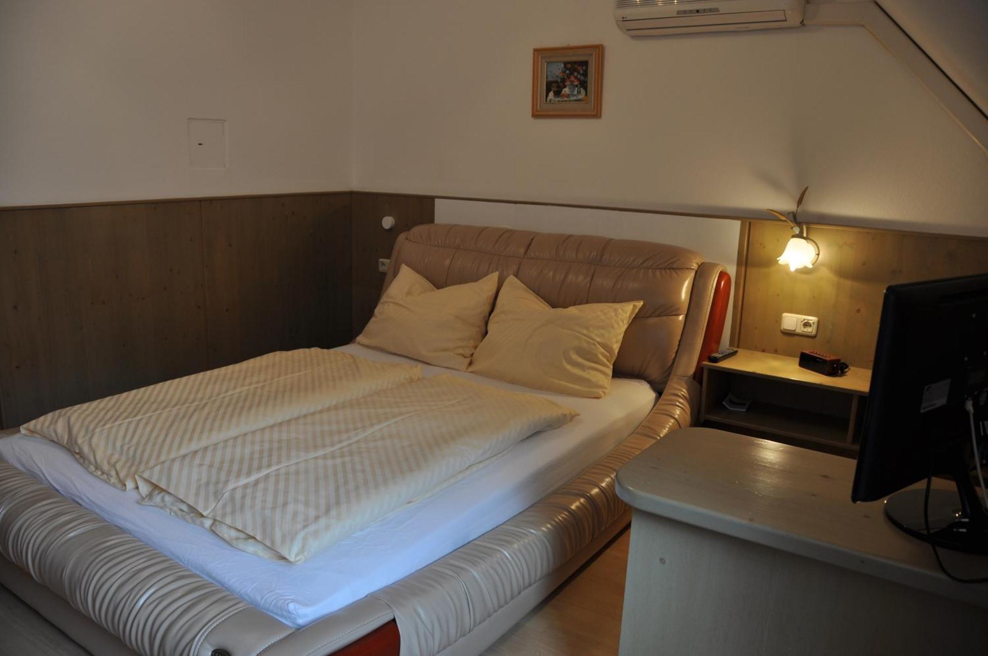 Pension Arkadenhof Лойперсдорф-бай-Фюрстенфельд Екстер'єр фото